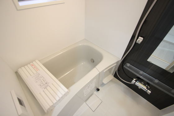 バス・シャワールーム　※別部屋の写真です