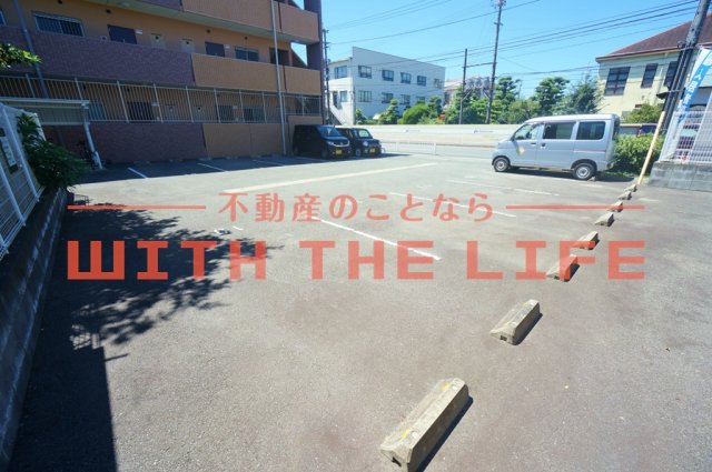 駐車場　駐車場に車を止められます