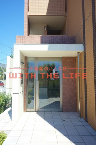 エントランス　落ち着いたエントランスです