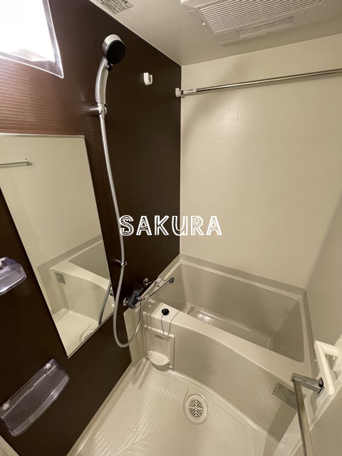 バス・シャワールーム　浴室乾燥機付き♪