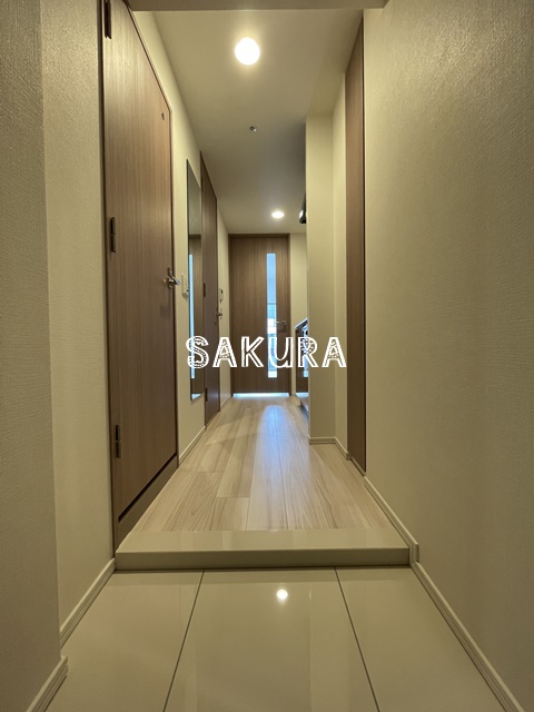 玄関　人感センサー付き・シューズボックス付き♪