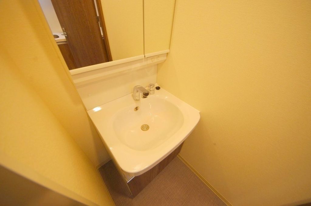 洗面設備　同系シリーズのお部屋です。