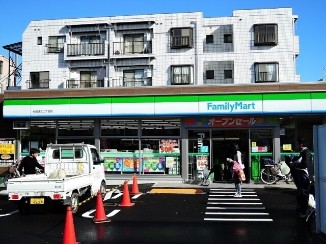 コンビニ　ファミリーマート板橋徳丸二丁目店（コンビニ）まで180m