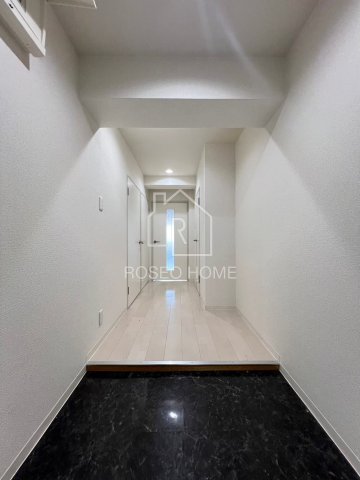 玄関　同マンション別部屋：参考写真