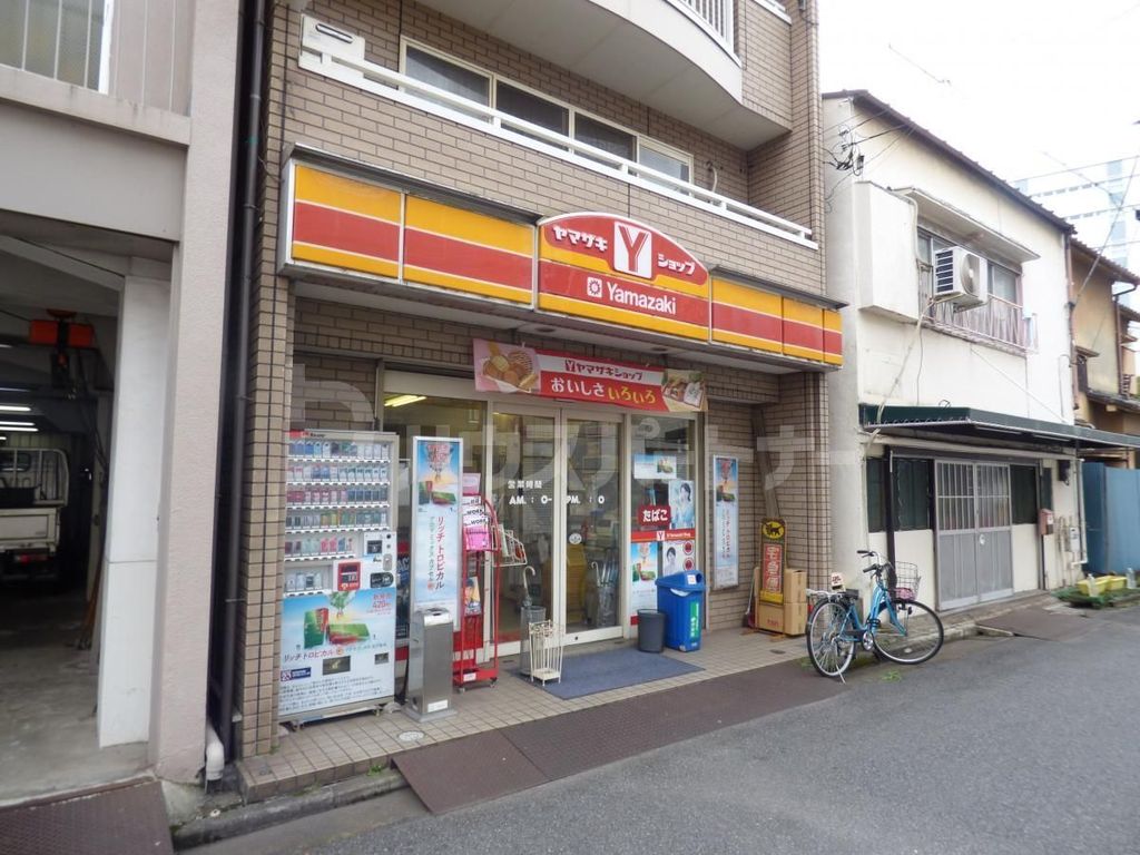 コンビニ　Ｙショップ成登屋酒店（コンビニ）まで210m