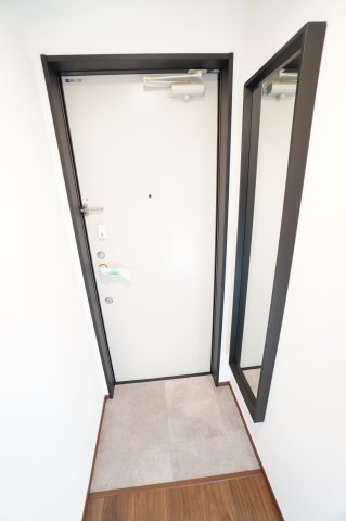 玄関　※同物件・同タイプの写真です。