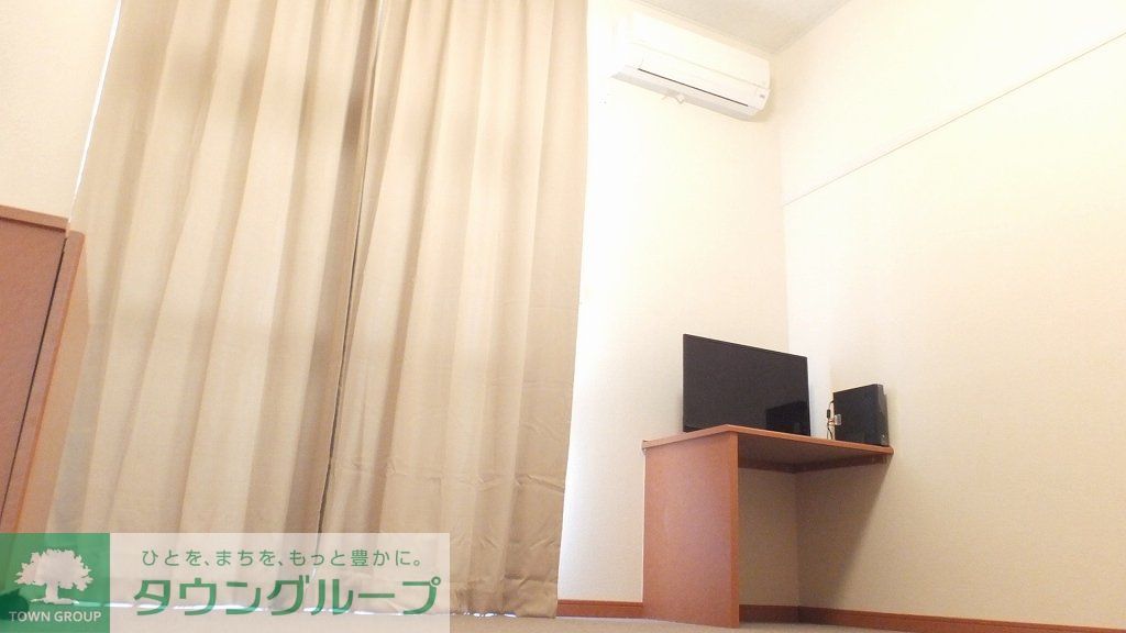 居室・リビング　家具家電設置済みのお部屋です。