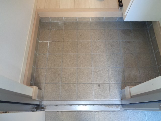 玄関　同物件別部屋参考写真です