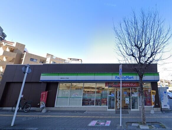 コンビニ　ファミリーマート千葉弁天二丁目店（コンビニ）まで219m