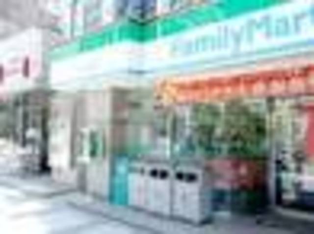コンビニ　ファミリーマート三田二丁目店（コンビニ）まで607m