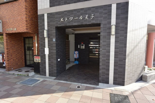 エントランス　落ち着いたエントランスです
