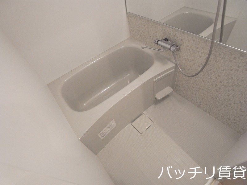 バス・シャワールーム　画像は別号室タイプの為、現状を優先いたします