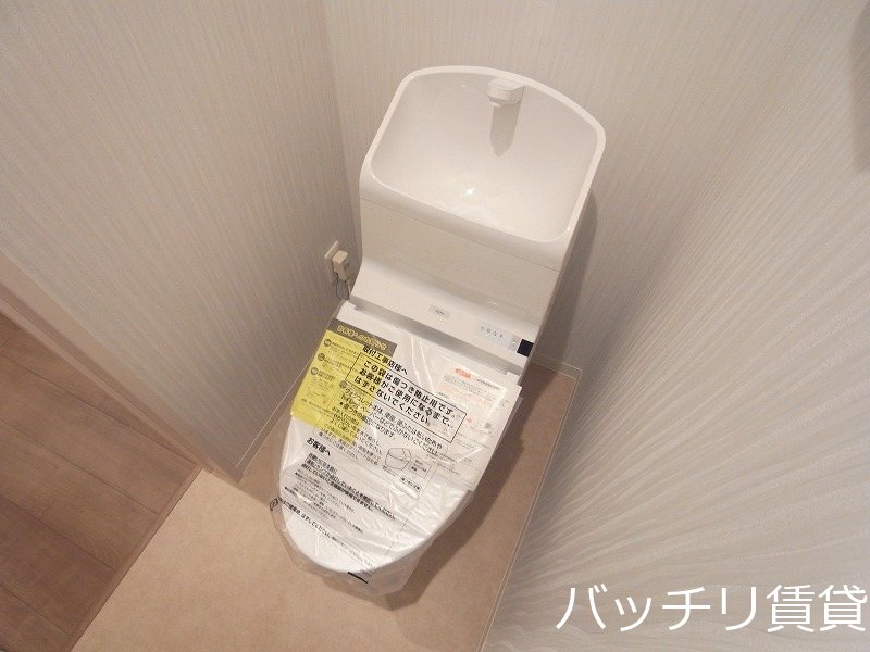 トイレ　画像は別号室タイプの為、現状を優先いたします