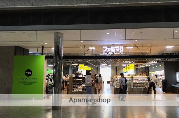 コンビニ　ファミマ東京都庁第二本庁舎店（コンビニ）まで809m