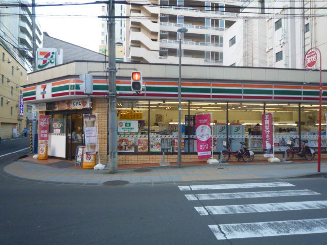 コンビニ　セブンイレブン仙台二日町中央店（コンビニ）まで81m