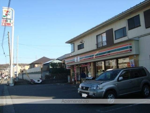 コンビニ　セブンイレブン（コンビニ）まで758m