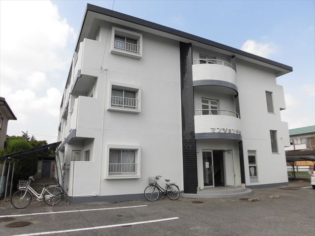 建物外観　鉄筋コンクリートの重厚感のある外観