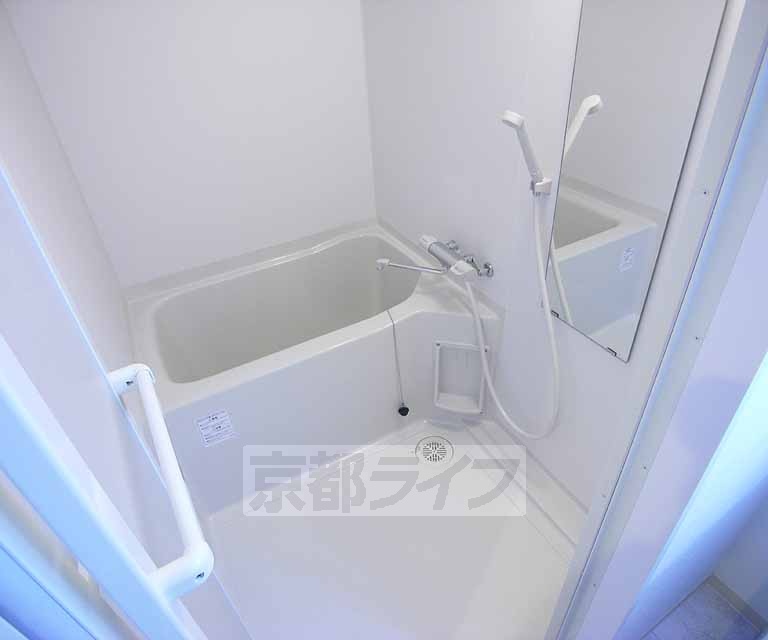 バス・シャワールーム　浴室乾燥機付ですよ。