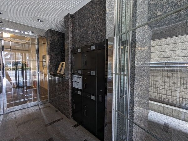 エントランス　名古屋で一番初期費用の安い賃貸専門の不動産会社です(^^)