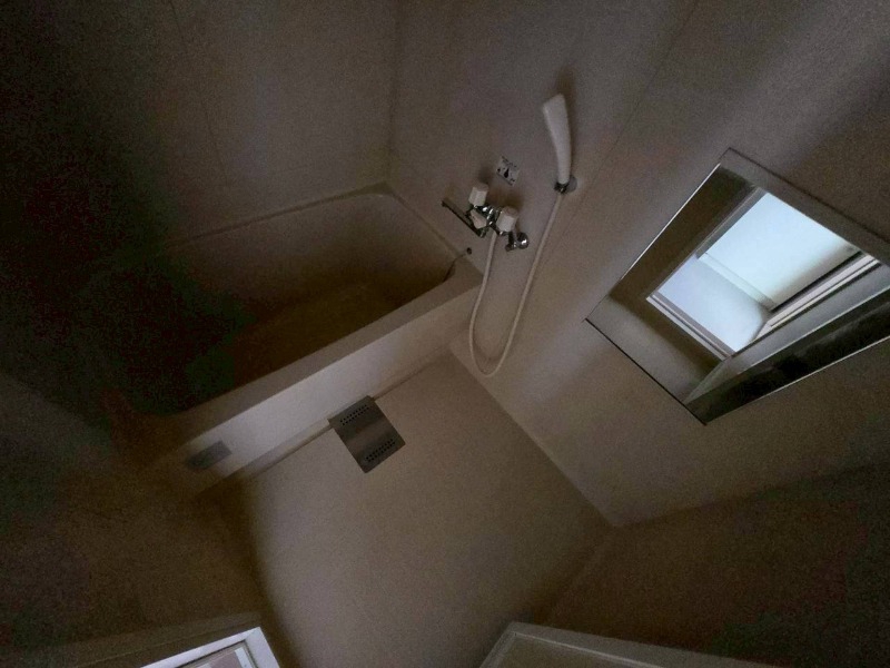 バス・シャワールーム　お風呂になります。一日の疲れを癒してくださいね。