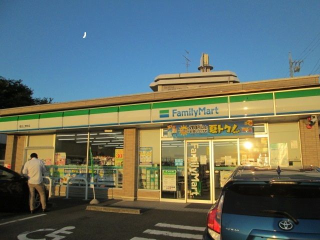 コンビニ　ファミリーマート（コンビニ）まで450m