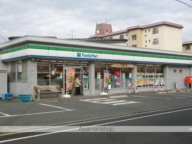 コンビニ　ファミリーマート（コンビニ）まで554m