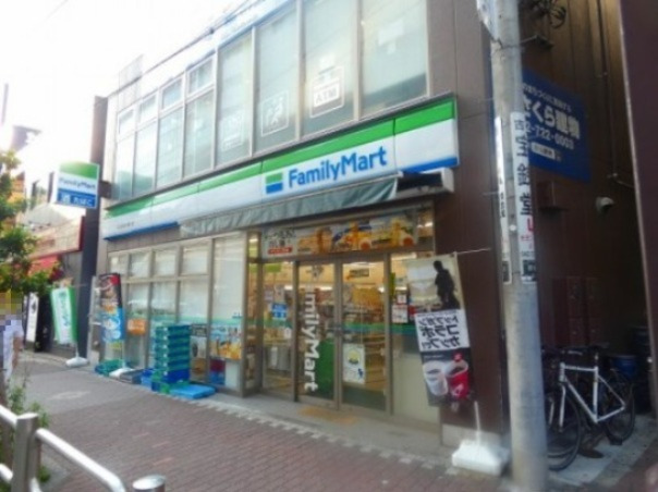コンビニ　ファミリーマート（コンビニ）まで447m