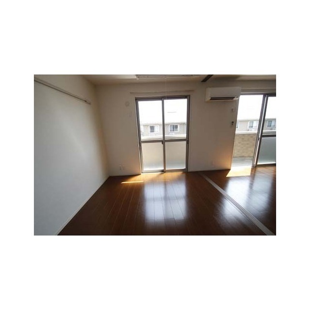 居室・リビング　（角部屋にて撮影しました）