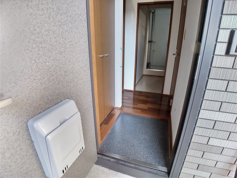 玄関　※他号室の参考写真となります