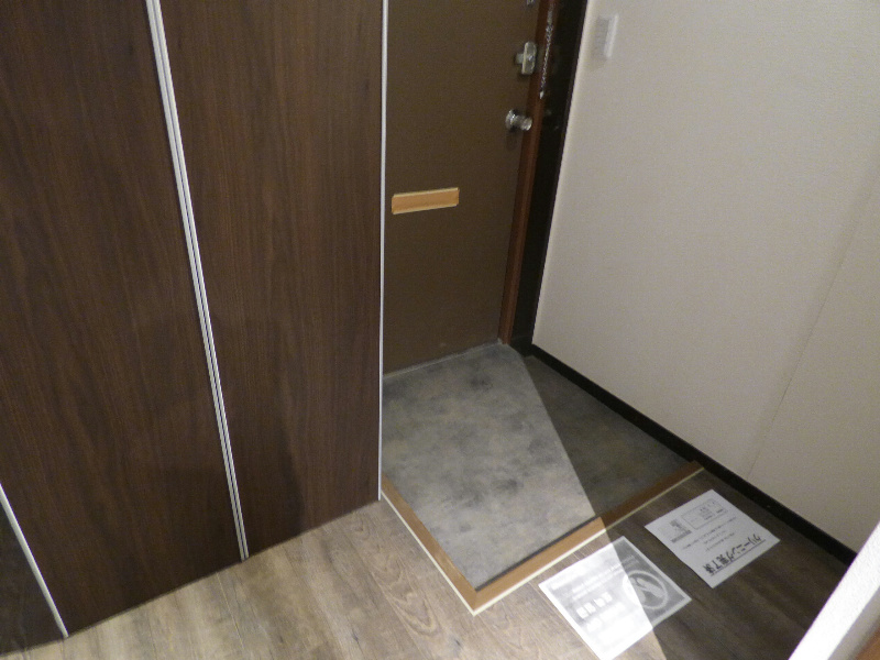 玄関　当店は都内全域の家具家電付き物件をご紹介可能です。