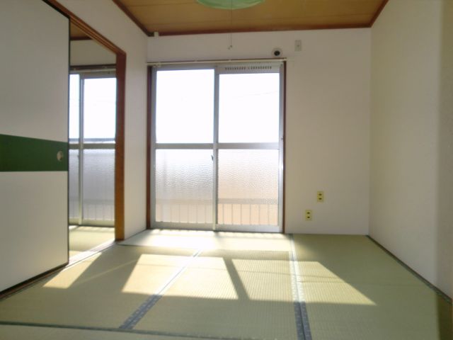 コーポ和 西棟の居間写真