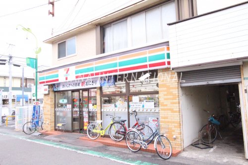コンビニ　セブンイレブン 小川駅西口店（コンビニ）まで585m