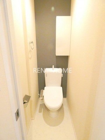 トイレ　温水洗浄便座付きのトイレです。