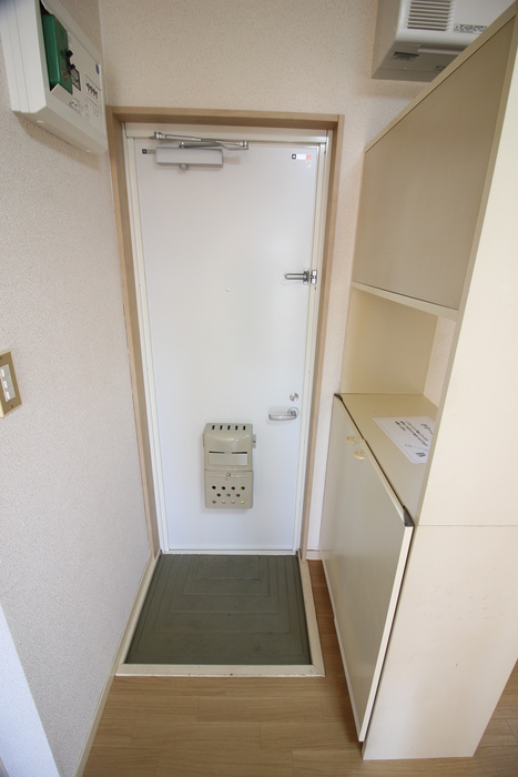 エステ-トピア宮崎の玄関写真