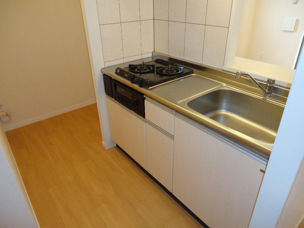 キッチン　※同タイプの部屋写真です