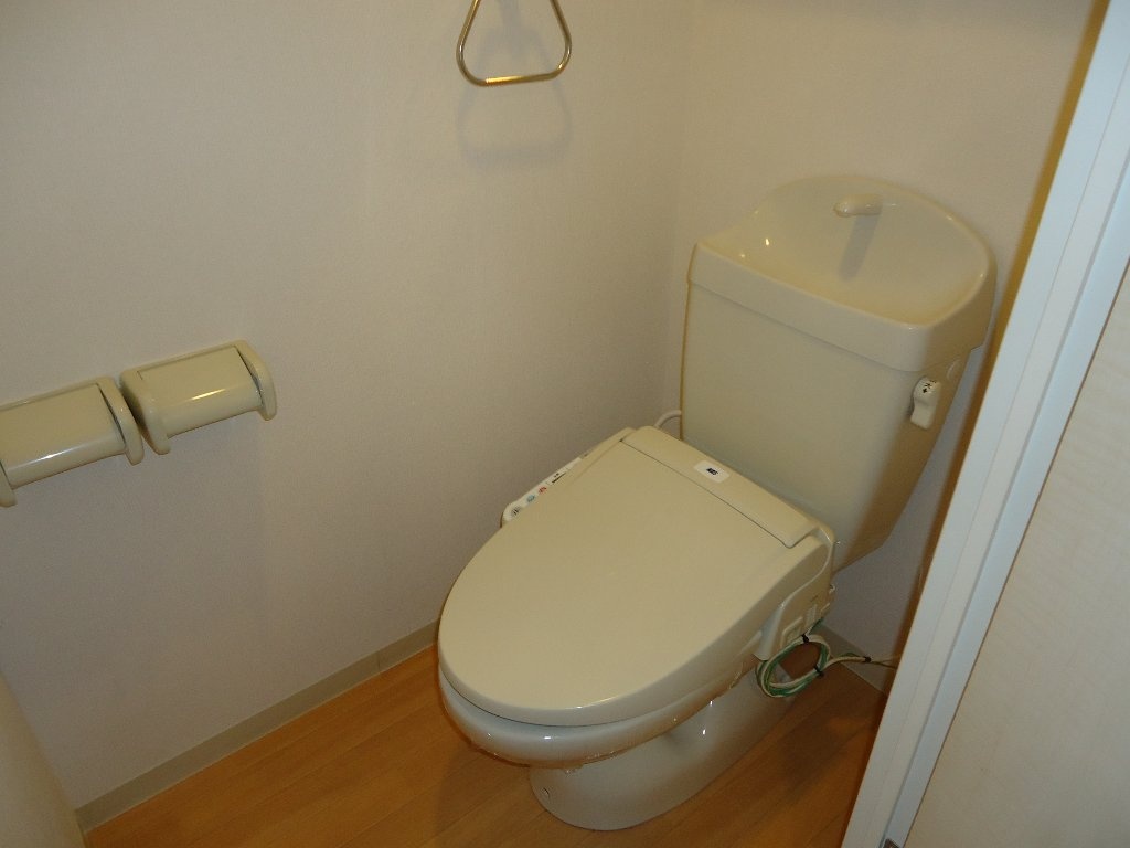 トイレ　※同タイプの部屋写真です