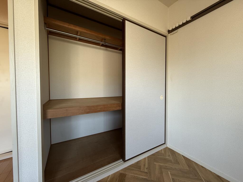 その他部屋・スペース　2F北側の洋室にも1間サイズの収納があります！！