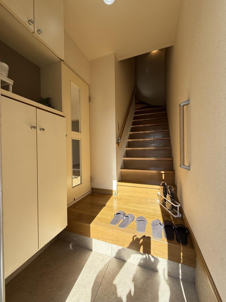 玄関　玄関ホールにはシューズボックス完備！！