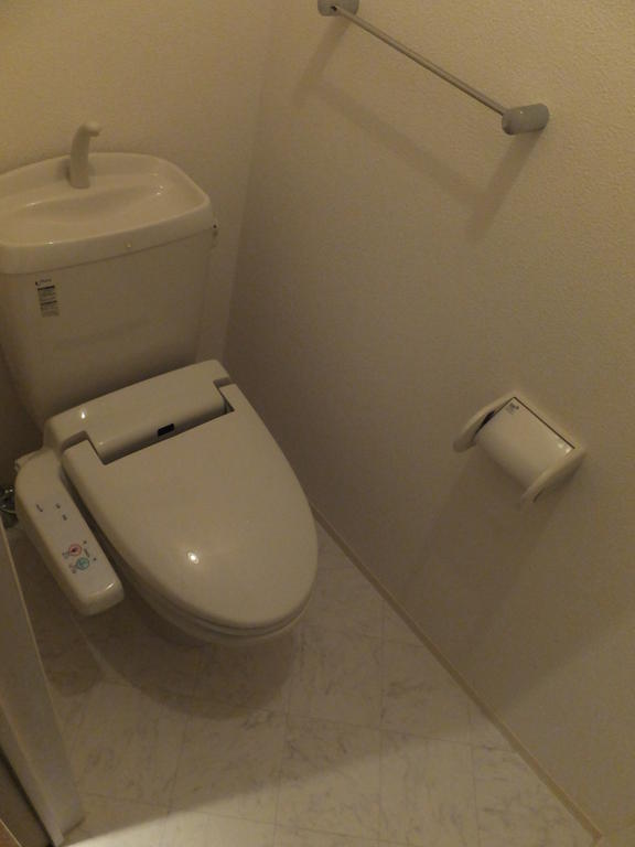 【加茂市高須町のアパートのトイレ】