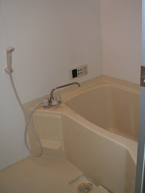 バス・シャワールーム　追炊き機能付き！