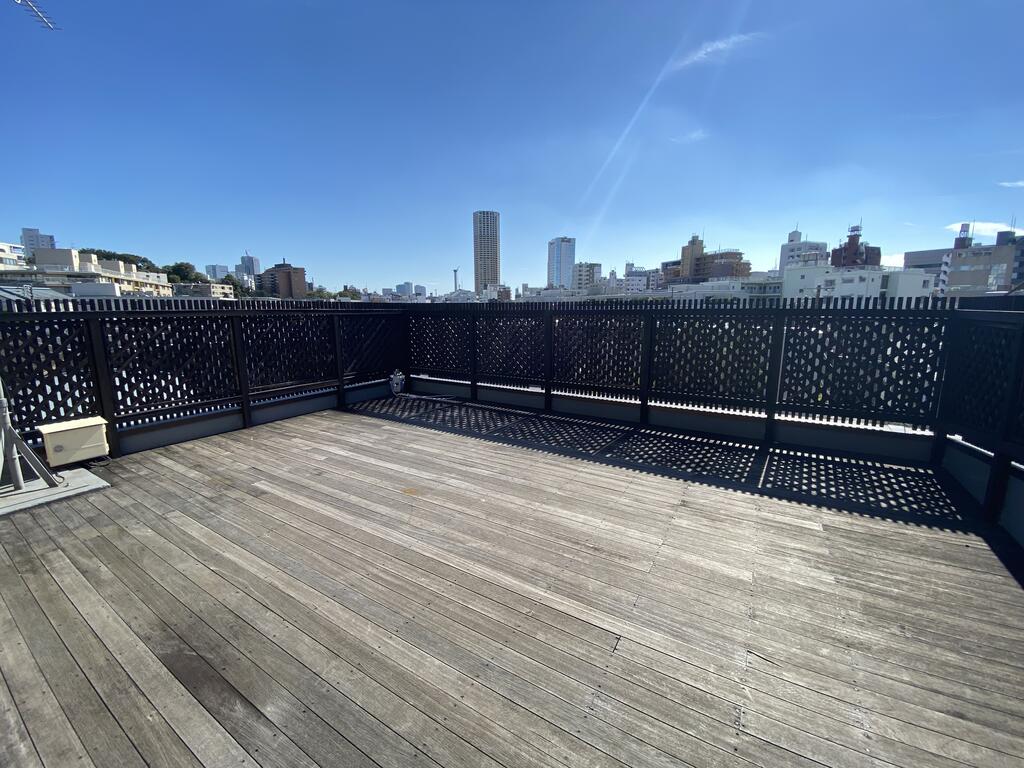 バルコニー　ウッドデッキルーフバルコニー