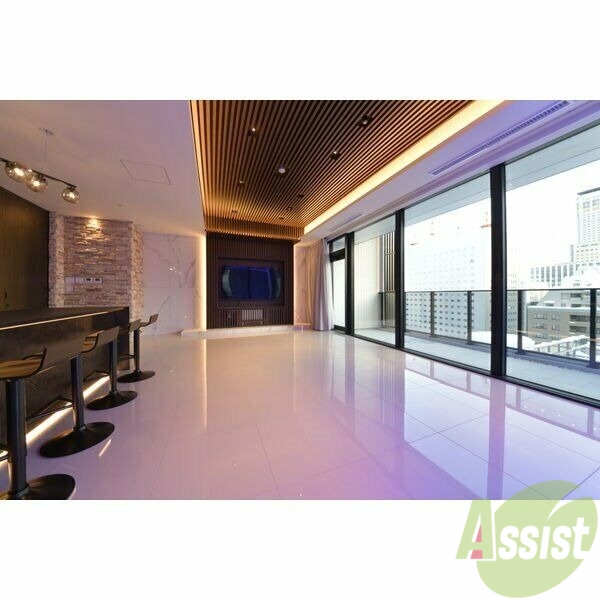 居室・リビング　リビングです。窓が大きくて明るいですね！