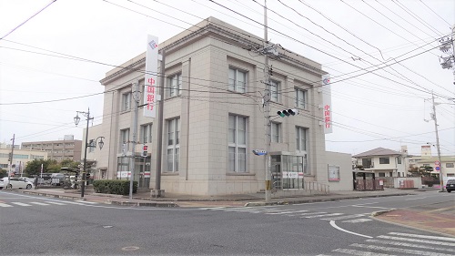 【総社駅前ビルの銀行】