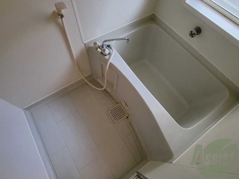 バス・シャワールーム　お風呂はゆったり入れるサイズ感がグッド。