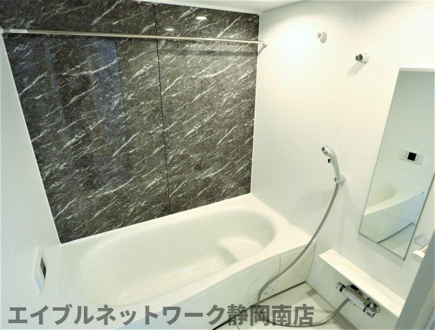 バス・シャワールーム　ゆったり過ごせるお風呂です