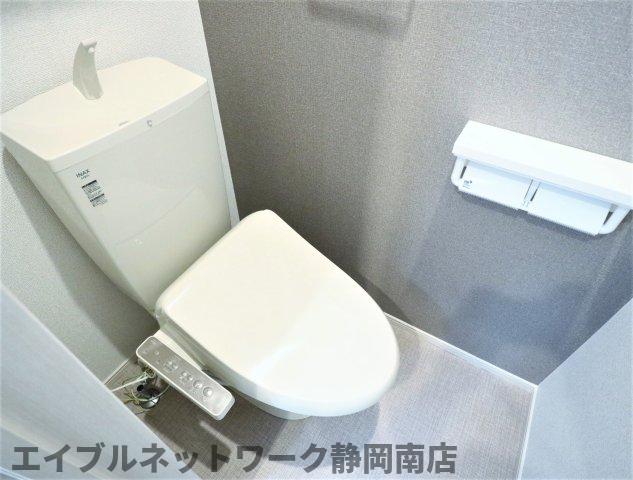 トイレ　温水洗浄便座