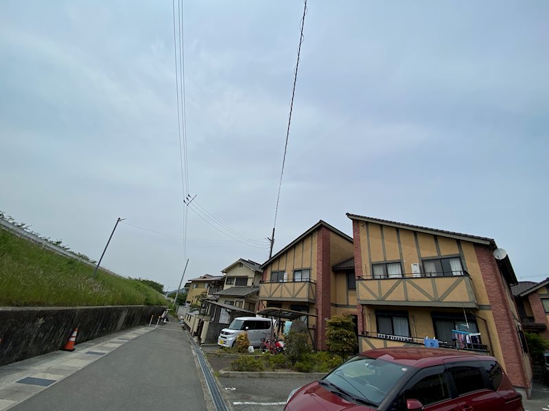 【姫路市飾磨区英賀西町のアパートの建物外観】