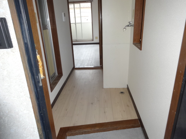 玄関　キッチン前床新品貼替