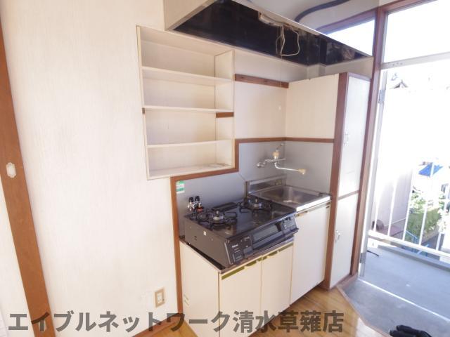 キッチン　コンパクトなキッチンで掃除もラクラク