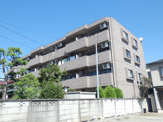 福生市本町のマンションの建物外観